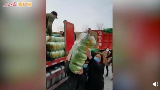 有一种报恩，叫“汶川送给武汉100吨菜”！