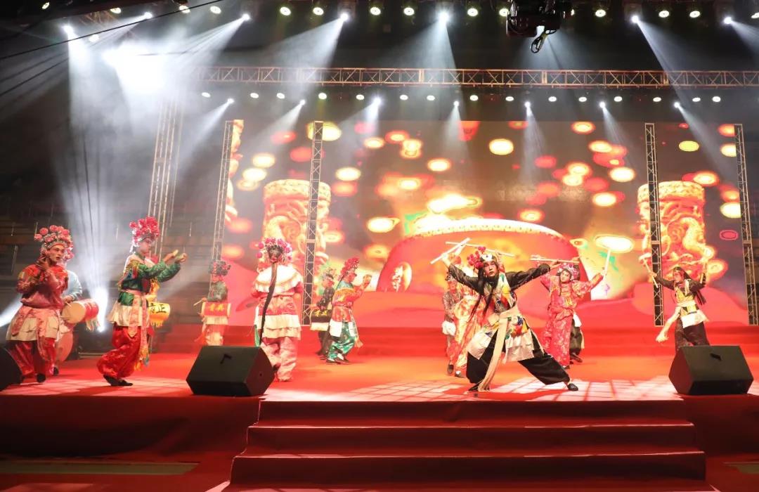  “新韵古镇悦动葛沽”群众联欢会 荣程集团捐218万支持公益