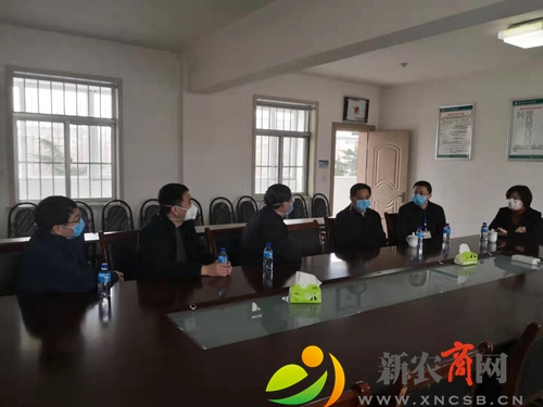 胶州市委常委、李哥庄镇党委书记刘涛走访慰问市人民医院抗击疫情一线的医护
