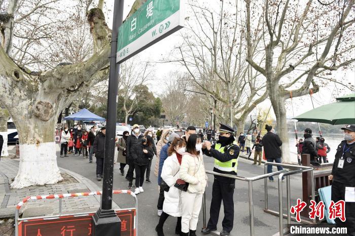 杭州采取最严管控措施 所有小区、单位封闭式管理