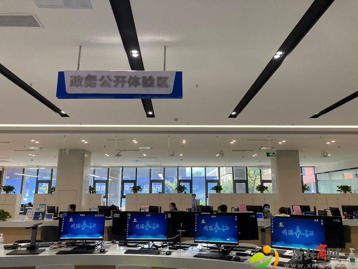 长江路街道便民服务中心新大厅.jpg