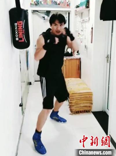 宅家民众“云健身” 社交媒体变“线上”健身房