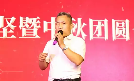 极地鹰助力脱贫攻坚暨中秋团圆会在郑圆满举行