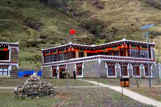 道孚县八美镇：变“土”和“石林”为“金山银山”