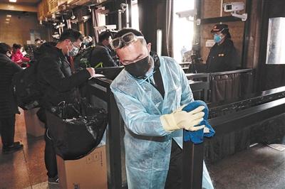 北京：体温不超过37.3℃才能出火车站