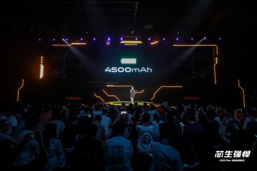 4500mAh 超大锂电池为iQOO Neo保驾护航