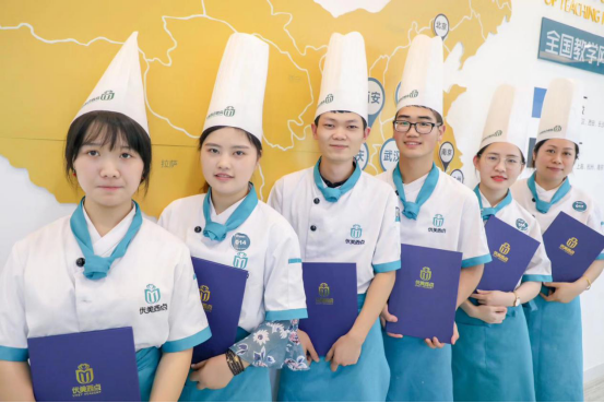 初中毕业学什么技术好？学西点就业稳定薪资高