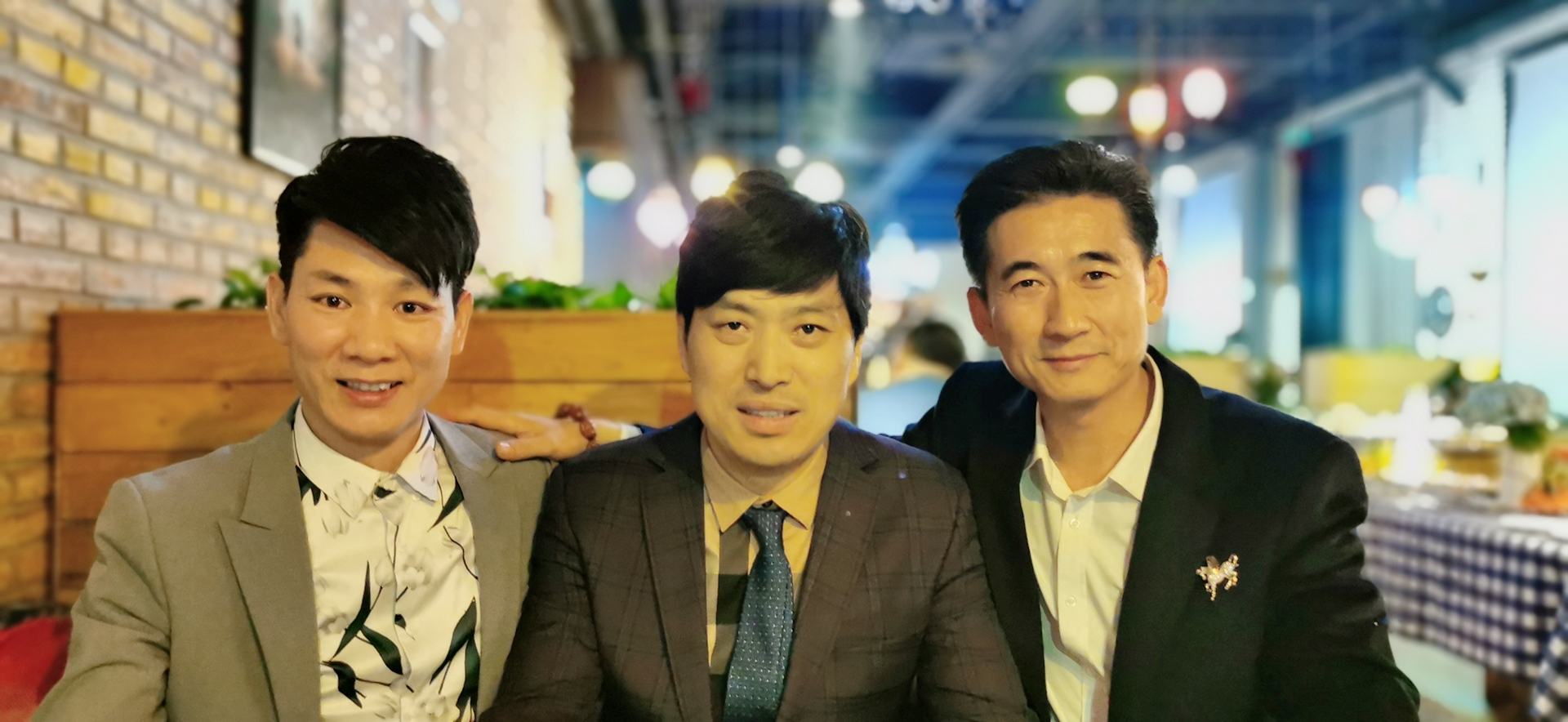 星锐榜.星光熠熠.郭保成亮相红毯.并喜获“金话筒”殊荣