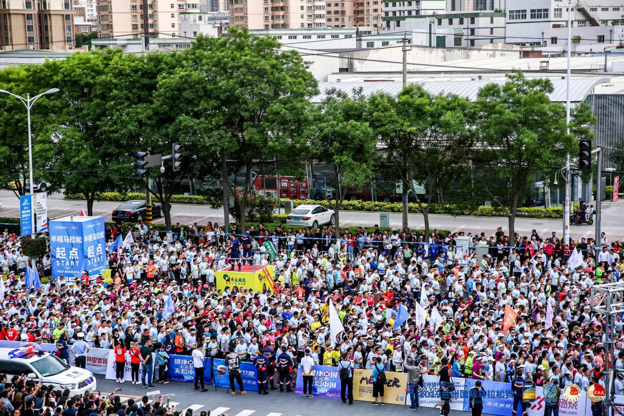 黄河，奔腾不息；兰马，奔跑不停。