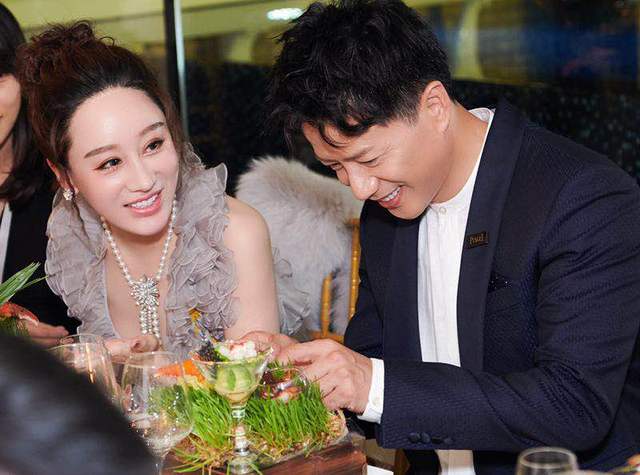 时尚达人杜雪儿携手实力派演员段奕宏共同现身某活动