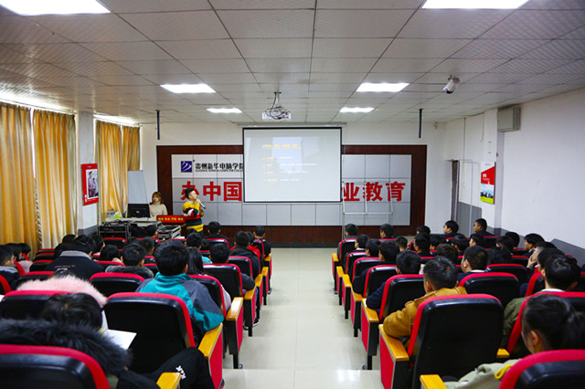 名企进校提前抢订人才，新华学子就业快人一步