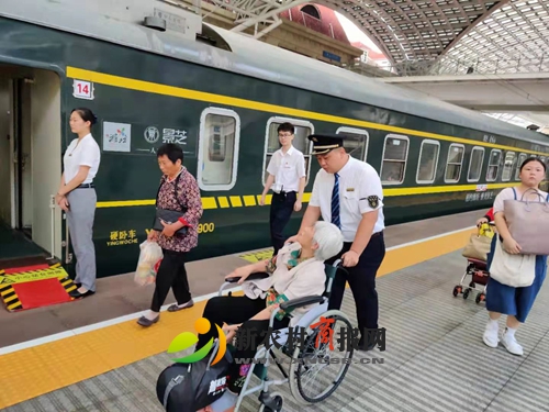 K70次列车：人间处处是真情  