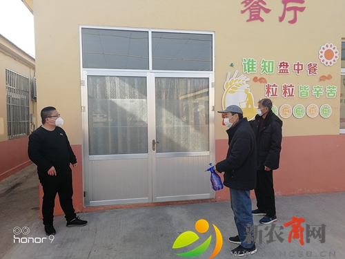 坚守在防疫一线的“战友夫妻”——记胶州鲁戈庄小学战龙校长和他的妻子