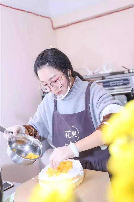 学员创业丨当鲜花遇见烘焙，她走上自己的西点路