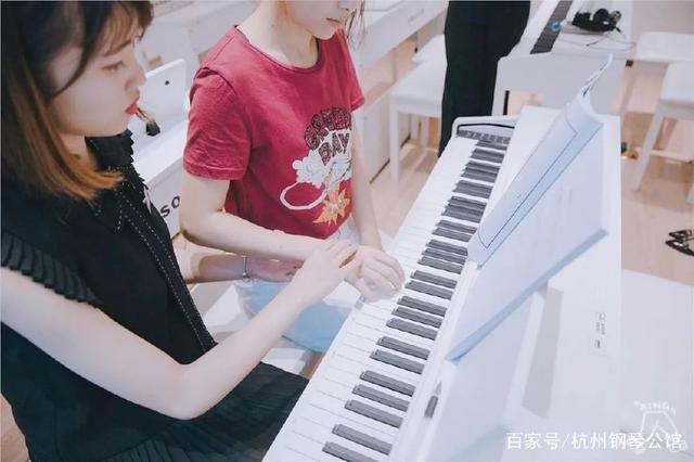这家钢琴公馆不简单，钢琴九级露一手~