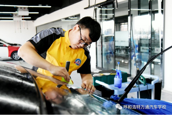 呼和浩特万通：不想给别人打工！学什么技术好赚钱