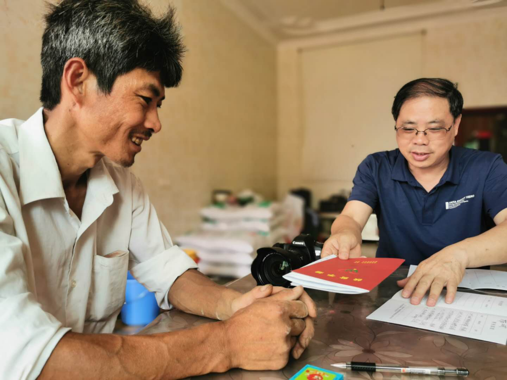 湖南省新化县上梅中学：用心走访群众夸 真心帮扶显情怀