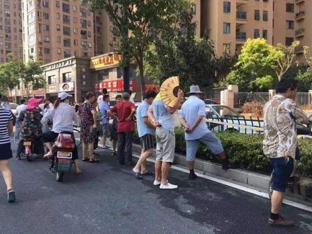 杭州一在建酒店窨井发现一具赤裸男尸 或从10楼跳下