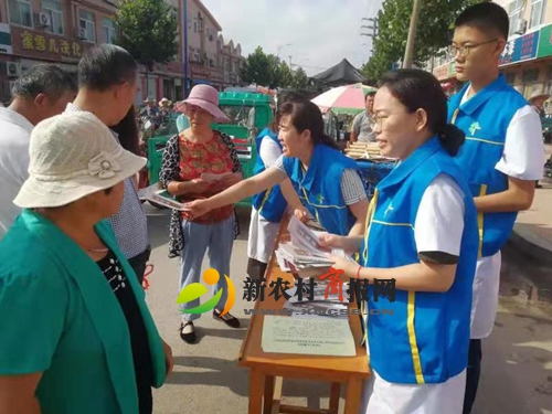 麻兰卫生院志愿服务队进行“中医药知识进万家”活动