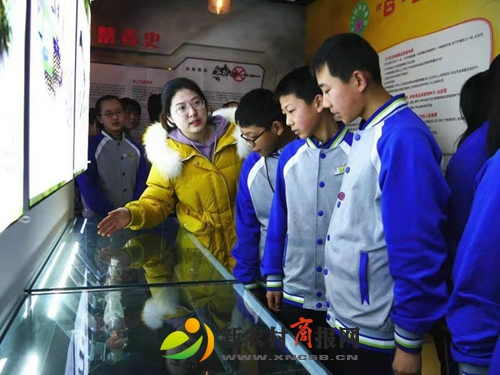 青岛​即墨区禁毒办联合区教体局组织学生参观禁毒预防教育基地