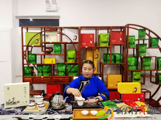 安顺农特产品走进青岛西海岸新区金沙滩啤酒城（李涛） (2).jpg