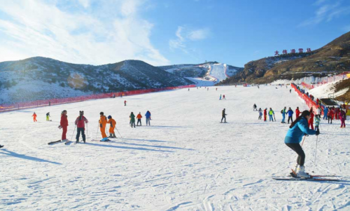 别纠结呼和浩特太伟滑雪场和北极光滑雪场哪个好？看完这些你就知道了！