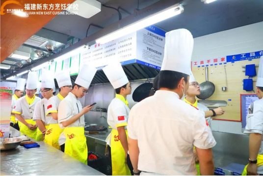 校企合作 福建新东方学子走进柴塘真味酸菜鱼长乐南山门店参观学习
