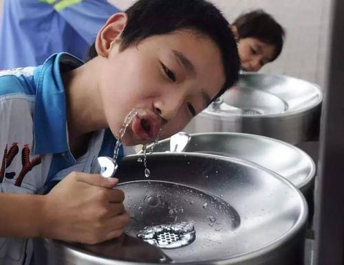 安装泉露净水器高效过滤为健康设置多重保障