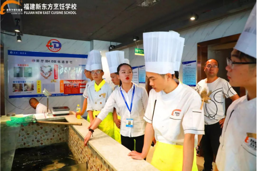 校企合作 福建新东方学子走进柴塘真味酸菜鱼长乐南山门店参观学习