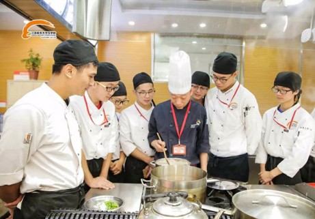 江苏新东方烹饪学校：2019年学厨师创业怎么样？
