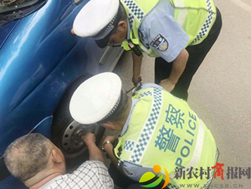 城阳交警大队：党徽警徽在平凡的岗位上闪光