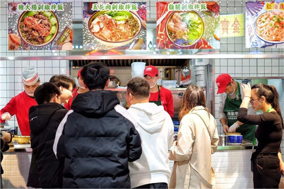 耿欢喜剁椒拌饭贵阳店开业,成贵阳首家国潮港风拌饭公司
