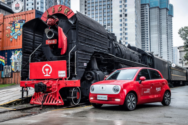 孙燕姿种草电动车 欧拉R1成为独立女性的大玩伴