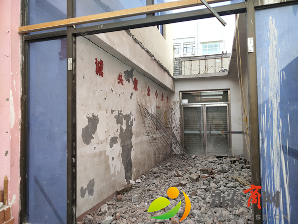创城在行动——平度市仁兆综合行政执法中队速拆违法建筑2.png
