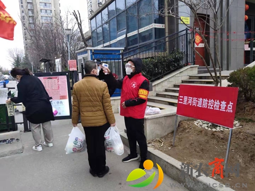 胶州谢林昌：刚下班回到小区又上岗，战“疫”中他始终在前线