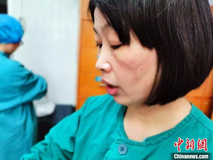 黑暗里的“医”束光：不分昼夜守护生命