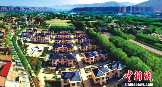 甘肃临夏田园间“诗情画意”：村民“足不出户”富口袋