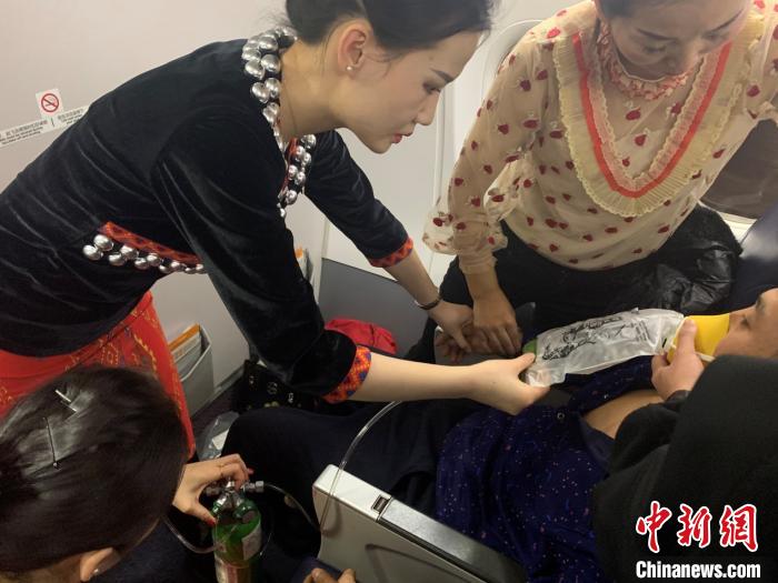 旅客突发疾病3次失去意识 航班紧急备降救人