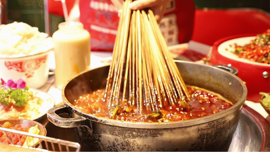 风靡重庆的火锅串串，九街淑芬掌中宝串串到底有什么魔力？