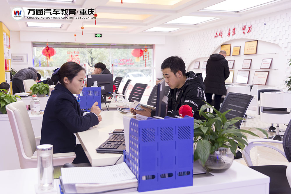 【新生日记】冉英杰：脱下军装后，立志学好一门技术