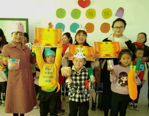 胶州市杜戈庄小学：举行“温馨陪伴，共同成长”亲子绘本表演比赛