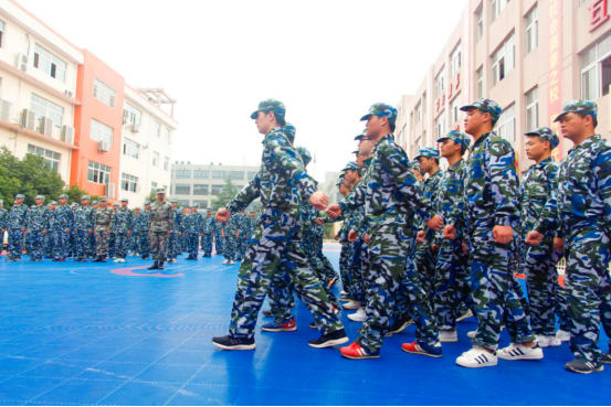 杭州新东方烹饪学校2019年秋季军训汇演隆重举行
