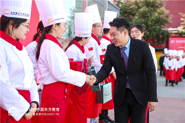 郑州新东方：“新东方·新时代·新征程”全体教职工歌咏比赛，现场超燃！