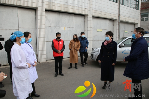 马锦秀部长走访慰问胶州市人民医院抗击疫情一线的医护人员