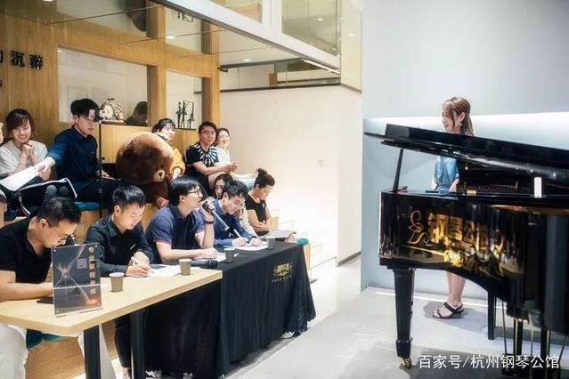这家钢琴公馆不简单，钢琴九级露一手~