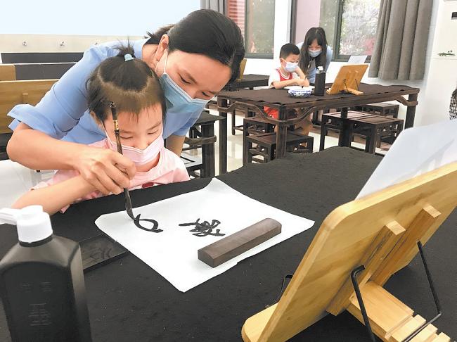 线上报名、预约报名、错时报名 郑州小学报名现场“静悄悄”