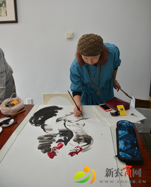 青岛牡丹书画艺术研究院开展的“只争朝夕 不负韶华”书画笔会活动2.jpg