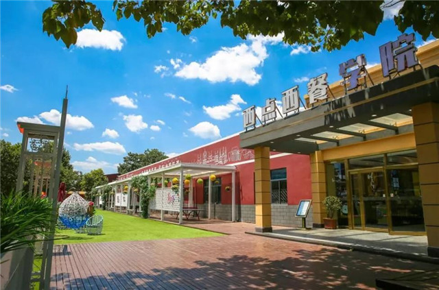 郑州新东方：想学蛋糕烘焙去店里好还是学校好？