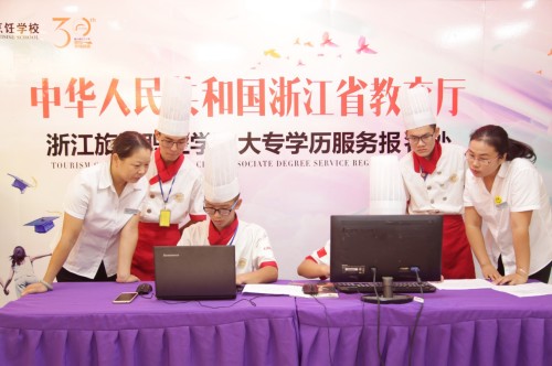 近九成大学生担心就业前景！中考季，学历和技能你选哪个