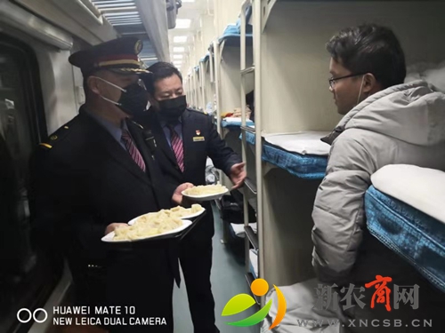 送祝福！春节浓情饺子飘香K70次列车